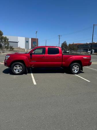 Toyota Tacoma 2015 - $30,000 (hercules, pinole, san pablo, el sob)63477567093251123