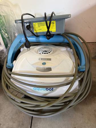 Aqua Bot Robotic Pool Cleaner 1