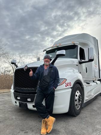 UP TO $2500 WEEKLY (LOMBARD) looking for motivated drivers : 1