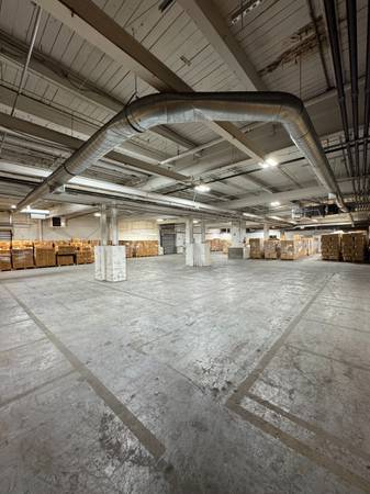$8,500 / 8489ft2 - Espacio Industrial en New Brunswick Tres Muelles de Carga Techos de 14 Pies NJ (New Brunswick)63762871031809120