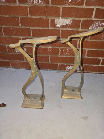 SHOE SHINE COBLERS  STAND SOLID BRASS FOOT RESTS 1
