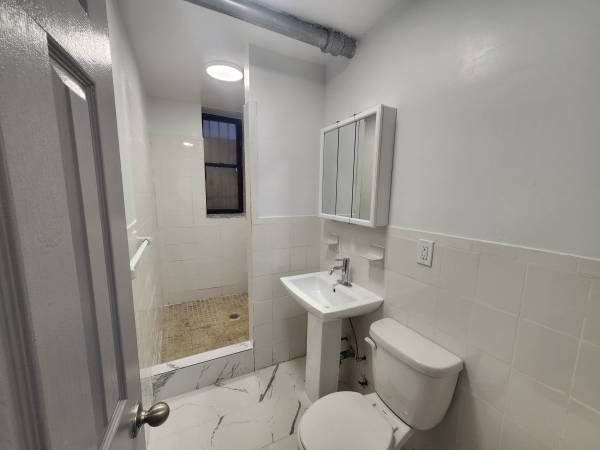 $1,100 Rooms at West 138th street and Broadway-In-unit washer/dryer (Harlem / Morningside)63945494529794124