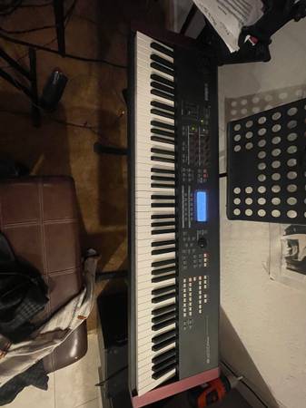Yamaha MOXF8 Workstation Keyboard Piano 88 Keys 1