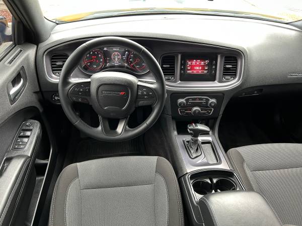 2017 Dodge Charger SE ** solo 16,000 millas! ** - $15,900 (Auburn)63617140813569124