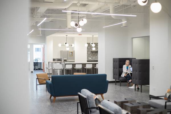 $399 ecure Your Dedicated Desk in Chicago – Flexible Lease Options! (Chicago, IL)63898858793475121