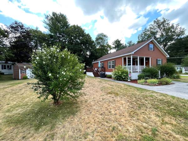 $315,000 / 2br - 1218ft2 - ¡Apenas tiene 8 años en River Pines! $315,000 (NASHUA)63656227988355121