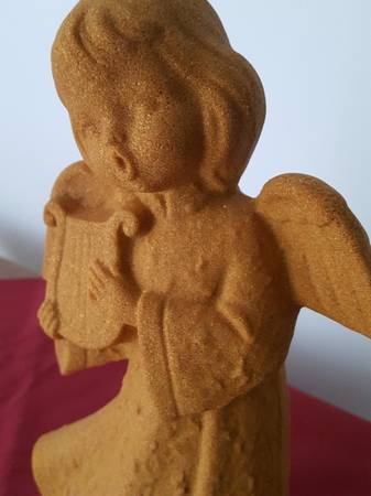 Christmas Angel With Harp Figurine 1