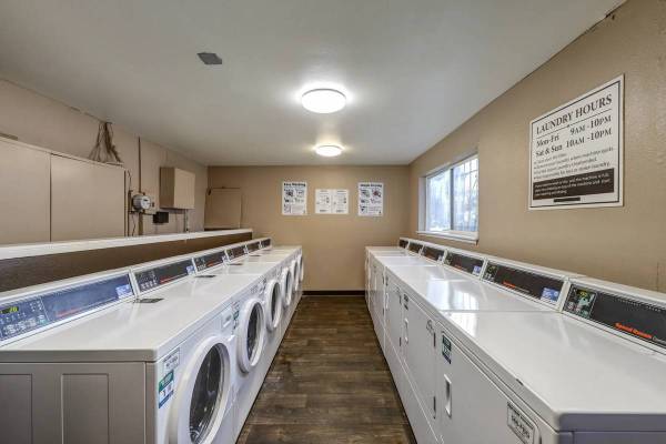 $900 Affordable Studio apartment w/pd water, sewer & garbage, plus parking (SeaTac, WA)63659466164353124
