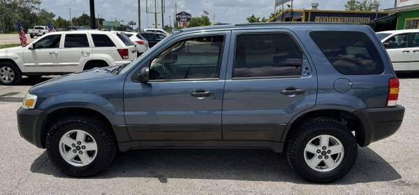 2005 FORD ESCAPE - INFORME CARFAX DISPONIBLE, AHORRADOR DE GASOLINA, PAGO EN EFECTIVO - $2,995 (West Mount Houston)63622465757187124