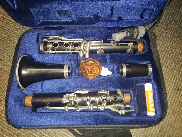 Buffet E11 Intermediate Wood Bb Clarinet W/ New Pads! 1
