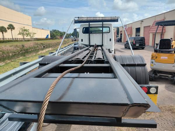2019 Freightliner M2106 Rolloff Truck