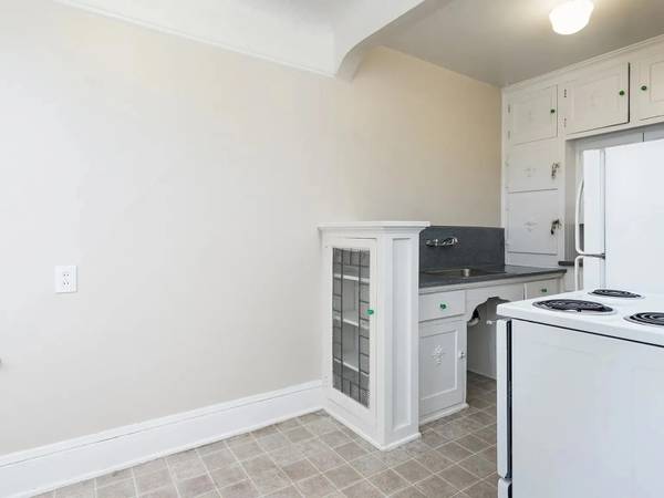 $1,250 / 1br - 512ft2 - Timeless Style w/Vintage Elegance in Art Deco Landmark ~ Apply Now! (NW Portland, Nob Hill, NW 23rd, NW 21st, Pearl)63895124125443124