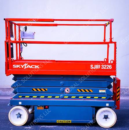 ELECTRIC SCISSOR LIFT / 32 FEET WORKING HEIGHT 1