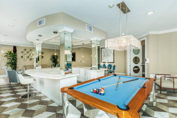 $3,499 / 1br - 701ft2 - Fireplace Lounge, Stainless-Steel Appliances, Private Fitness Salon (Hollywood)63655062678403120