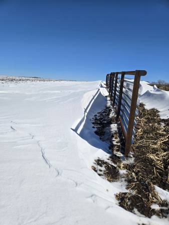 Self-standing steel snowfence 1