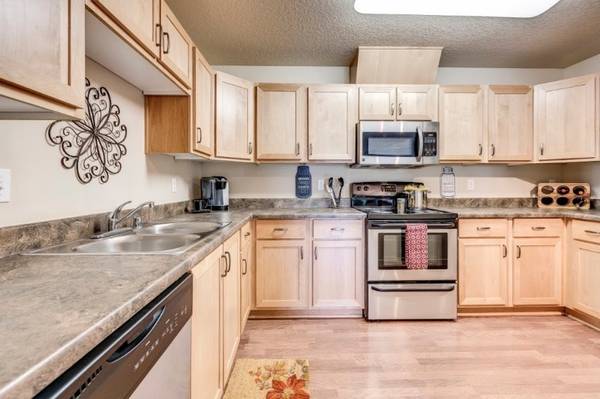 $1,749 / 2br - 1132ft2 - Upper Floor Level, Spacious, Cable Ready, Fireplace (7915 NE Burton Rd, Vancouver, WA)63831607230083121