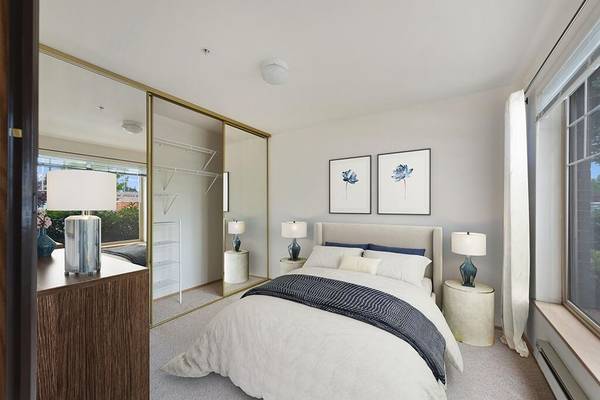 $1,313 / 1br - 555ft2 - Utilities included, Abundant windows for added light Featured amenity (Olympia)63850637788419120