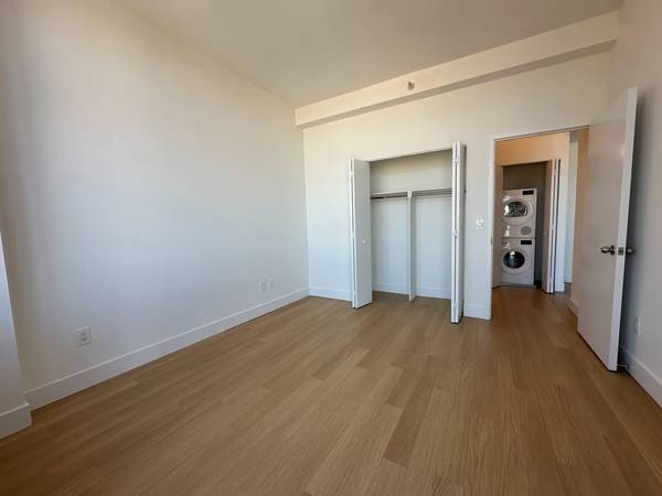 $4,295 / 2br - GUT-RENOVATED Jr 2 bed residence with WD in UNIT!!!r (New York)64033801485825124