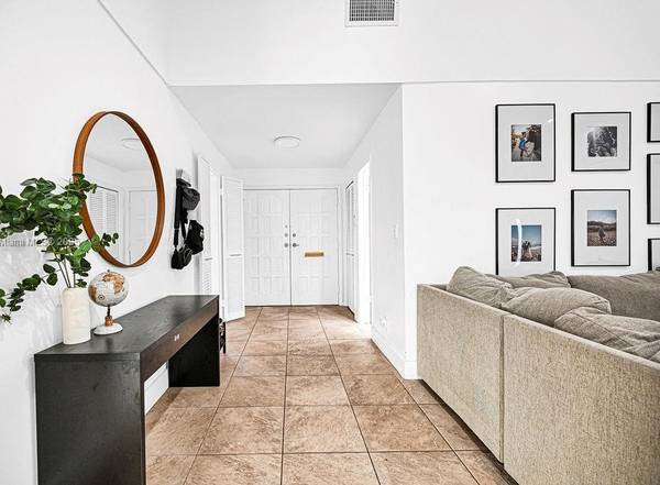 $635,000 / 2br - 2750ft2 - 2B/2B Home in Emerald Hills (Hollywood Beach)63906439463427124