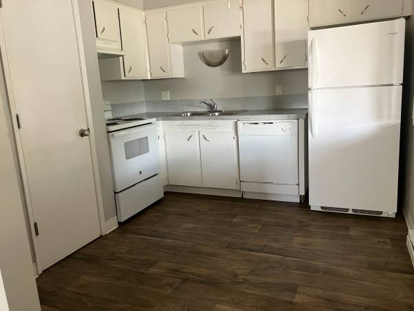$1,655 / 2br - Charming unit- like your own home (Vancouver Area)63841707475331123