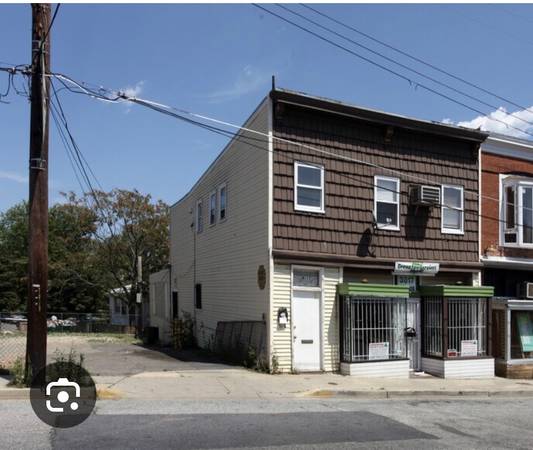 LIVE/WORK RENOVATION OPPORTUNITY — RENT CREDIT AVAILABLE 1