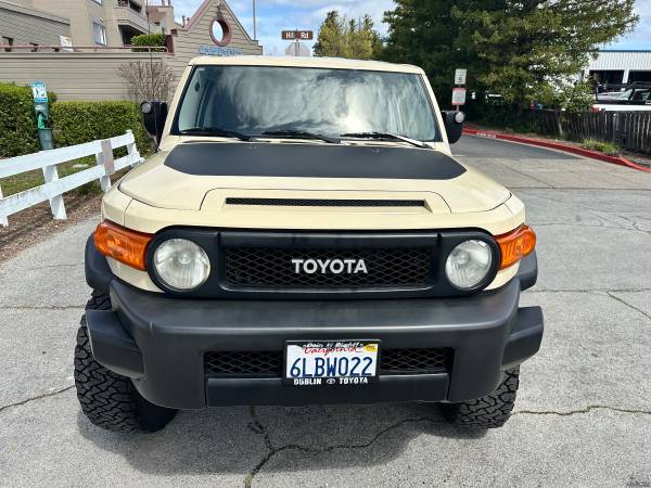 2010 Toyota FJ Cruiser, edición Trial Teams - $22,900 (novato)63499264979585124