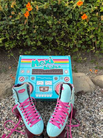 Moxi Skates 1
