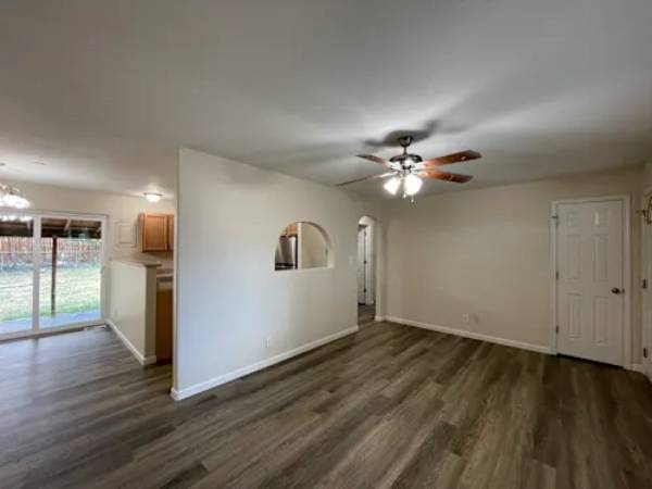 $1,800 / 3br - 1824ft2 - Charming 3BR House with Yard & Deck – Move-In Ready (Colorado Springs)63686815121923122
