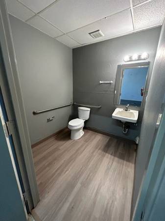 $1,710 / 1500ft2 - Office and Warehouse Space Available! (Sacramento)63919497682434123