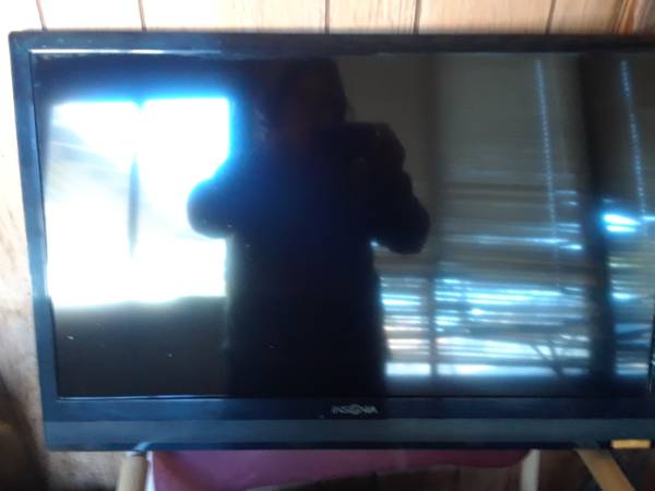 Televisor LCD de 32" por $60.00 o intercambio por herramientas - $40 (714)62975763871619121