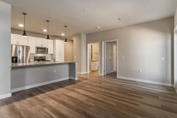 $2,240 / 2br - 1025ft2 - Outdoor Fireplace with Seating, Walk-in Closets (Santa Fe)63806044918913124
