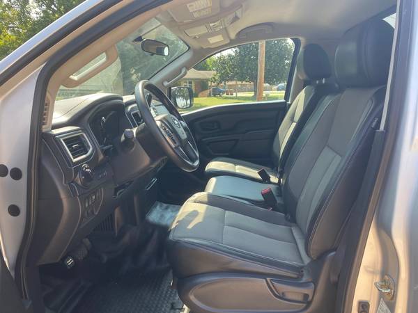 2017 Nissan Titan XD S automático, solo 88005 millas, muy pocas millas recorridas. ¡Solo $14699! V8 - $14,699 (Tulsa-Kirkpatrick Auto Sales)63470244264065124