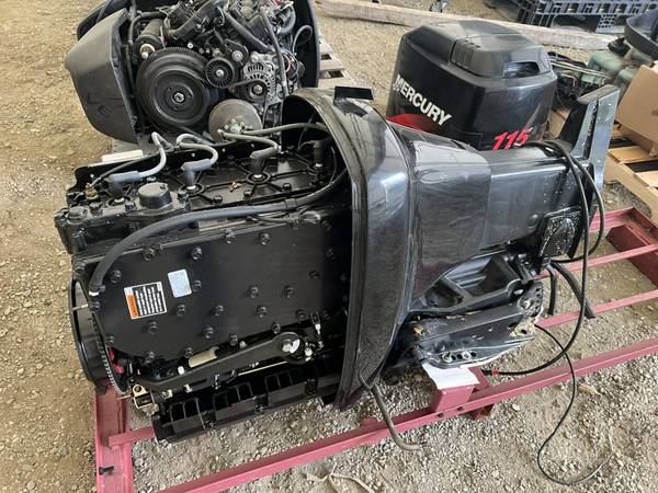 2004 Mercury 115hp  2 stroke motor. Power Head only (no lower unit) 1