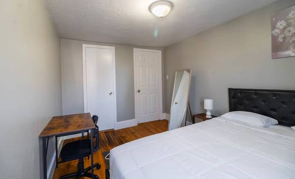 $550 / 1br - Spacious 118 sq ft Room in Newton Corner – Available Sep 1st, Flexible (Boston)63996406727682121