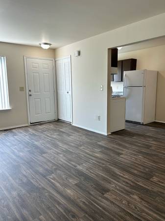 $1,175 / 2br - Heritage Glen has Townhomes available for June (Taylor)63926726554371120