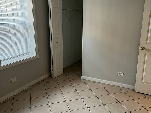 $800 / 1br - Apartamento asequible de un dormitorio (Chicago)63918533273858120