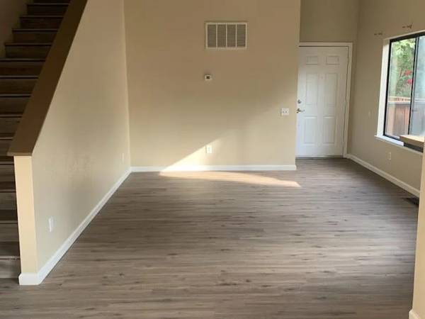 $2,059 / 3br - 1531ft2 - Recién remodelada casa de 3 habitaciones en alquiler (Brentwood)63868038685441122