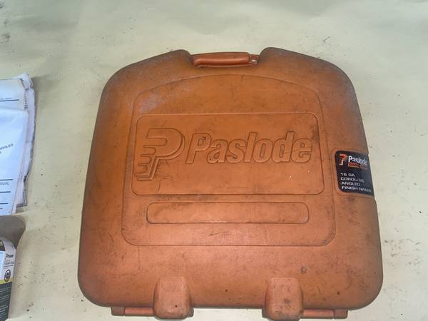 Paslode Cordless 16 gauge finish Nailer w/ Case, Battery & Charger 1