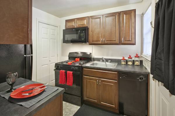 $2,284 / 1br - 700ft2 - Alden Apartments - 1 Bedroom Townhome with Den and Upgraded Kitchen (Rahway)63676328593155122