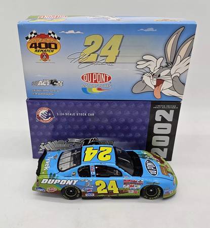 #24 Jeff Gordon 2002 DuPont Looney Tunes Rematch 1/24 NASCAR Hendrick 1