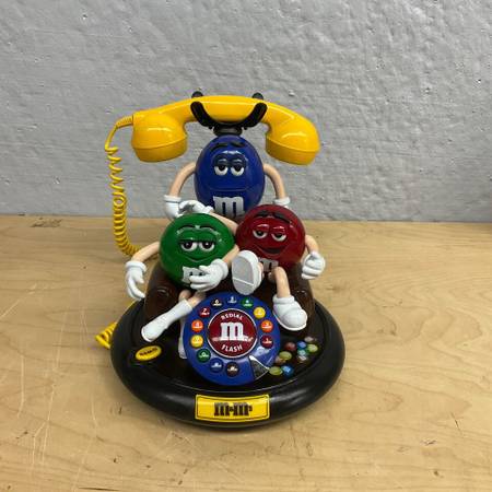 Vintage M&Ms Animated Telephone Lights Up and Talks 1