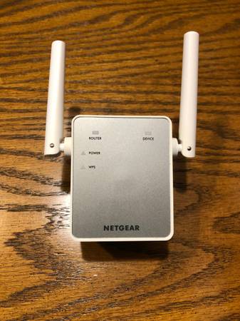 Netgear EX3700 WiFi Range Extender - Used, Like New 1