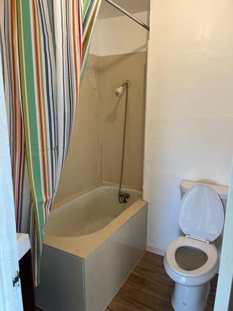 $1,900 / 1br - 400ft2 - SUNNY STUDIO.TRIPLEX,  BART, BERK BOWL MKT., GARDN (berkeley)63890316619522124
