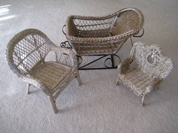 CHRISTMAS RATTAN DOLL FURNITURE 1