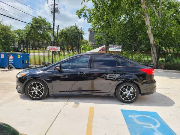 Ford Focus 2016, título limpio, interior y exterior impecables, 53 mil millas - $9.750 (Houston)63617061411587123