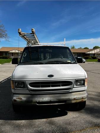 2002 Ford Econoline E250 - Photo 3