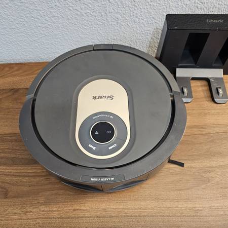 Shark AI Robot Vacuum Cleaner AV2001 1