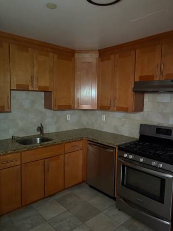 $1,800 / 1br - 1 bedroom 1bathroom apartment for rent $1800 (Maspeth)63689752455043123