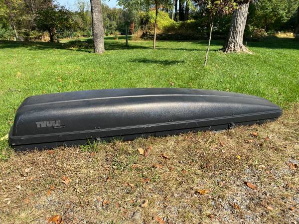 Thule Summit Rooftop Cargo Carrier 1