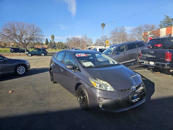 2014 TOYOTA***PRIUS TWO***GREAT FUEL ECONOMY  1